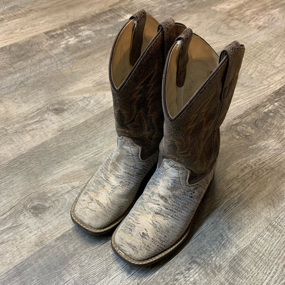 Girls boots